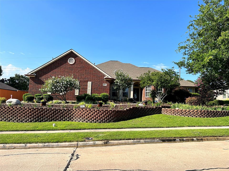 1st image of 1021 Foxwood Ln