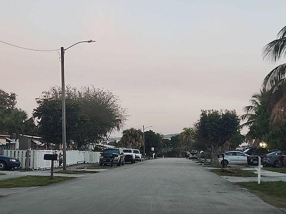 5th image of 922 SW 11th Ave