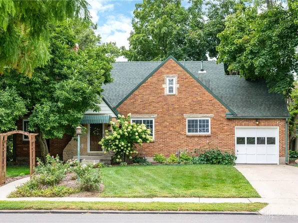102 Chatham Dr, Dayton, OH 45429