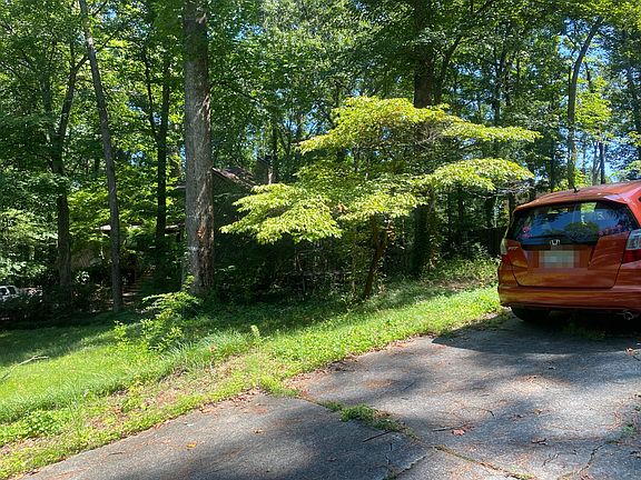 4th image of 3209 Cedar Bluff Dr NE