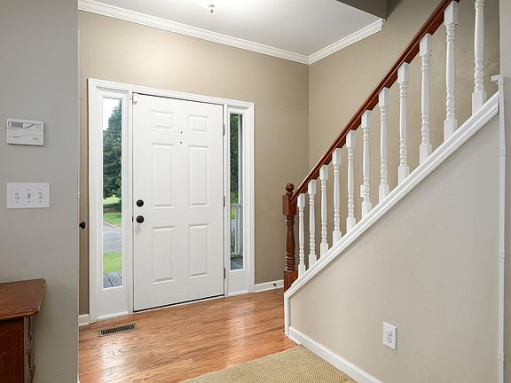 3rd image of 307 Hunter Hills Cir