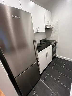 Rented by Salon Realty Corp | media 10