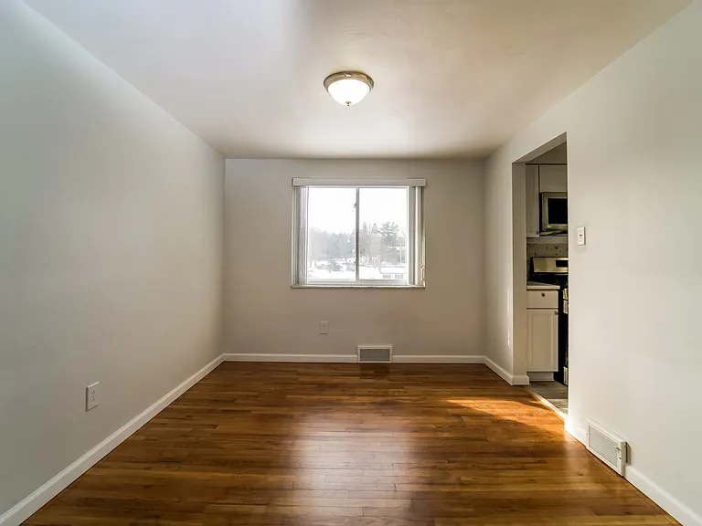211 Andora Dr — Photo 4