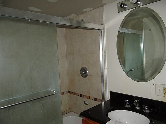 2nd image of 4142 S King Dr APT 1