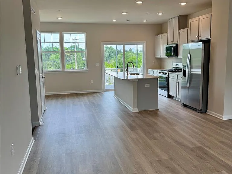8203 Alexander Ct — Photo 13