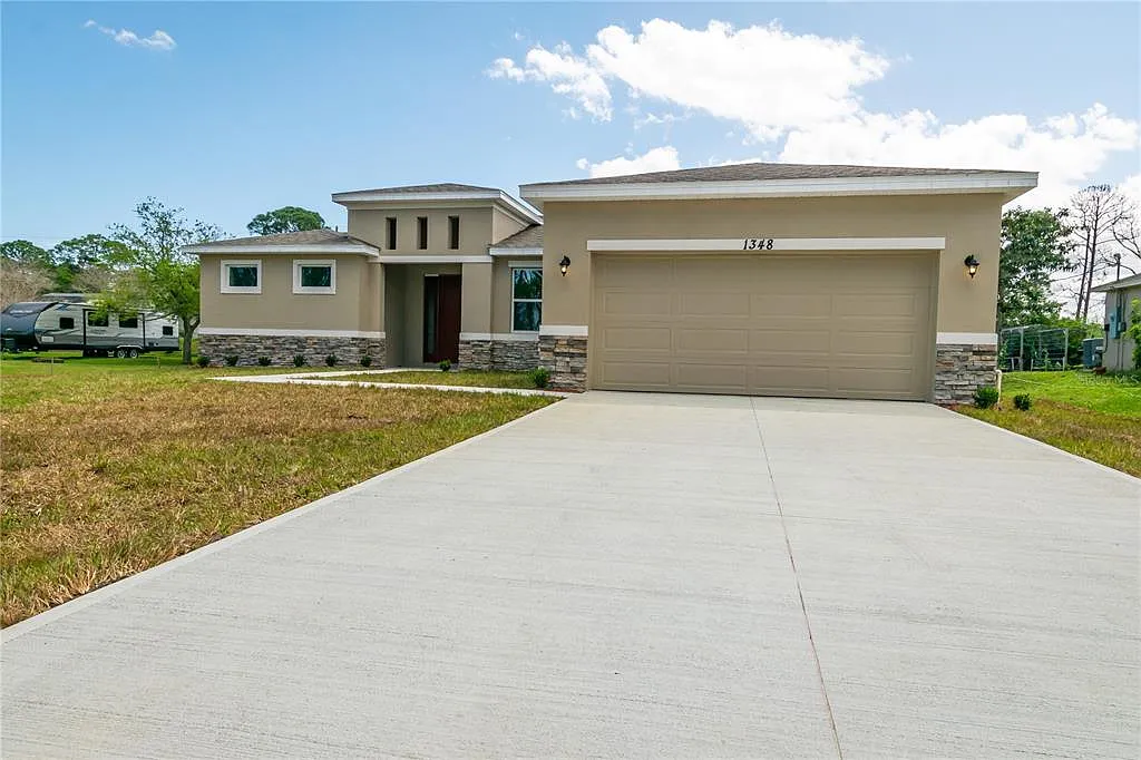 4 bed, 2.0 bath, 1928 sqft, $2,550 — Photo 2