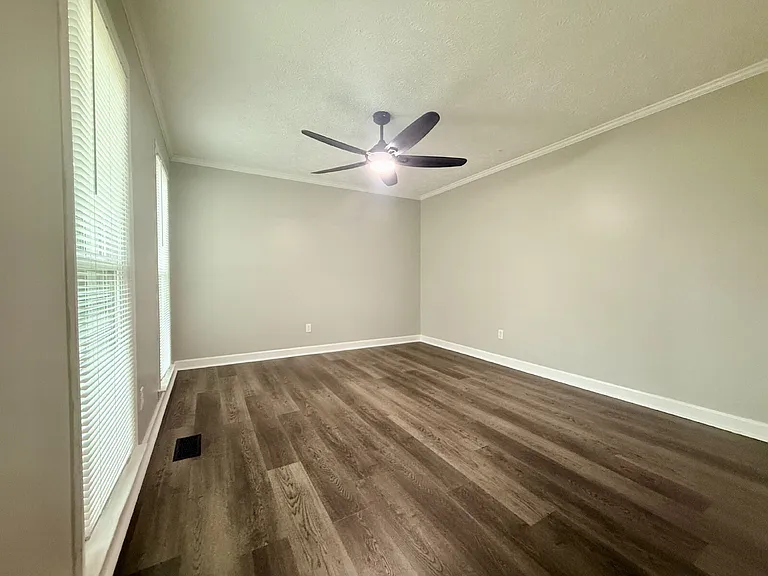 632 Bromsworth Trl — Photo 25