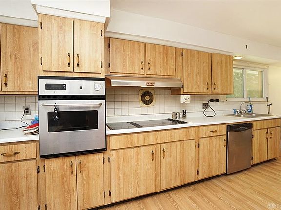 5th image of 805 Orchard St