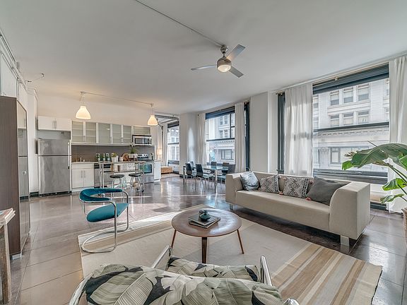 4th image of 215 W 7th St APT 306