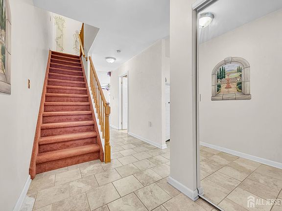 5th image of 103 Brewster Cir
