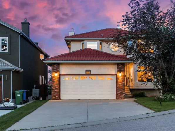 7 N Signature Mews SW, Calgary, AB T3H 2V6