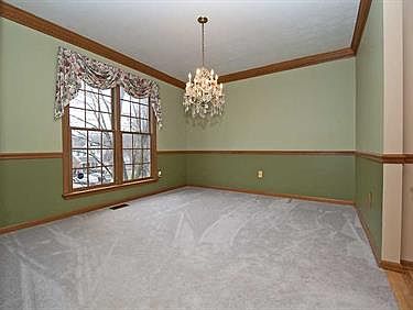 4th image of 307 Village Ct