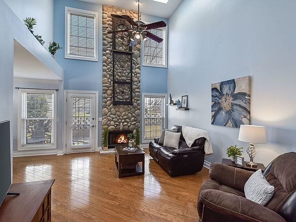 3rd image of 3248 Foxridge Ct