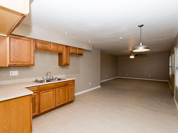 4th image of 4100 Fleetwood Dr