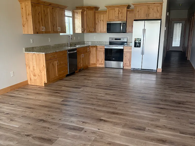 120 Legget Ave — Photo 3