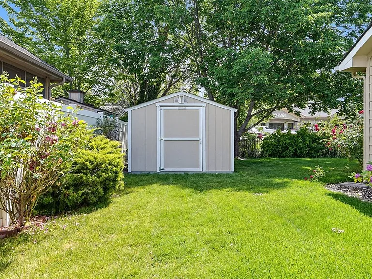 782 S Hydra Ave — Photo 32