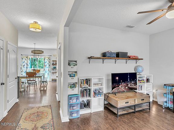 3rd image of 3687 SUMMIT OAKS Drive