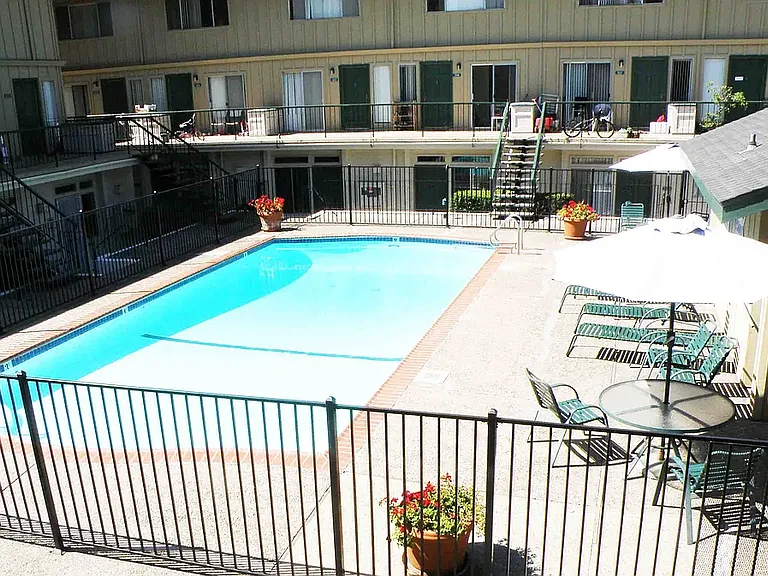 Fayette Townhouse Apartments — Photo 12