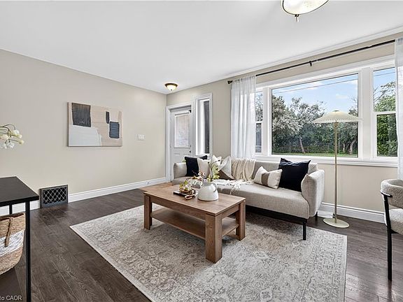 2nd image of 176 Avalon Pl