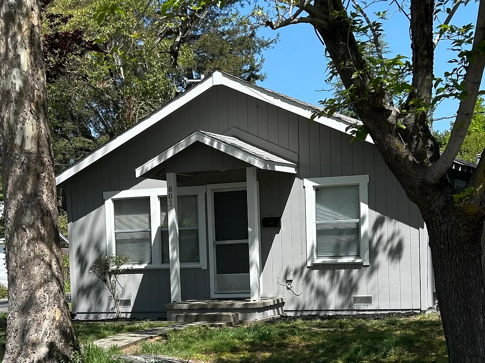 801 McConnell Ave