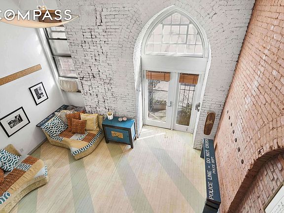 2nd image of 300 E 4th St APT 1D
