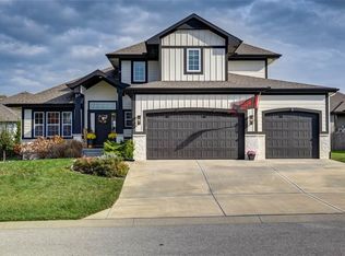 521 NE Hidden View Ln, Lees Summit, MO 64086