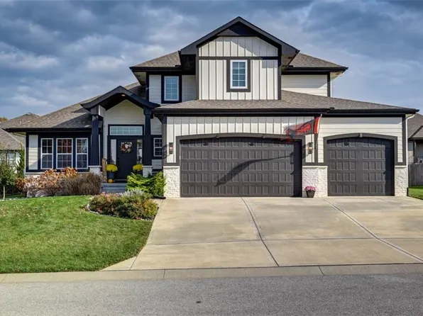 521 NE Hidden View Ln, Lees Summit, MO 64086