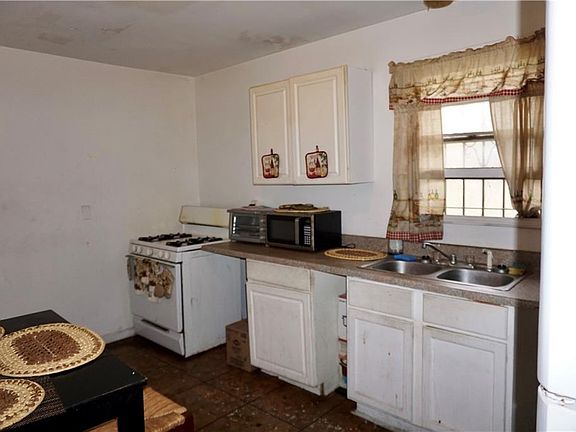 3rd image of 2439 General Ogden St