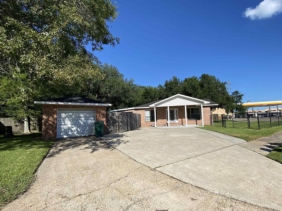1st image of 102 Bluebonnet Dr