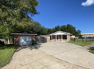 102 Bluebonnet Dr, Orange, TX 77630
