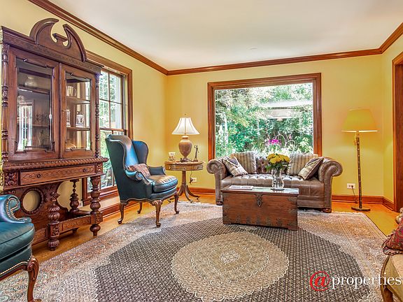 5th image of 302 Rosewood Ave