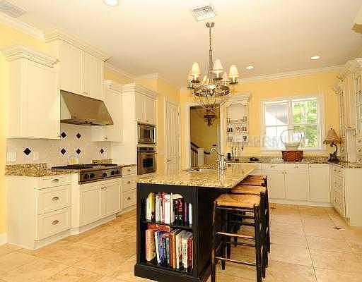 4th image of 571 Dommerich Dr