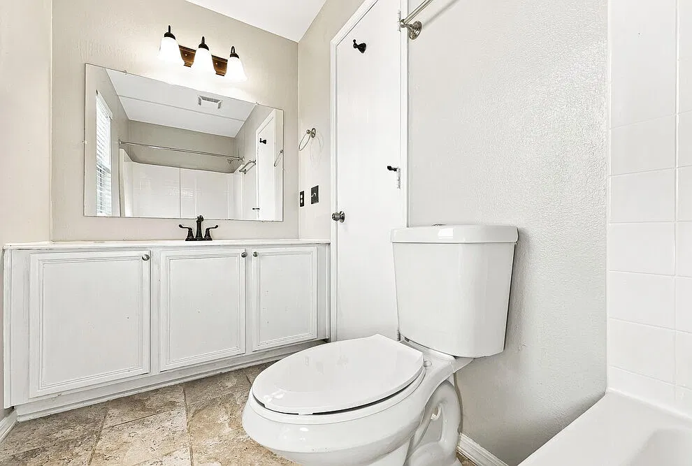 2 bed, 2.5 bath, 1249 sqft, $1,980 — Photo 4