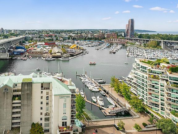 2nd image of 1500 Howe St #2106