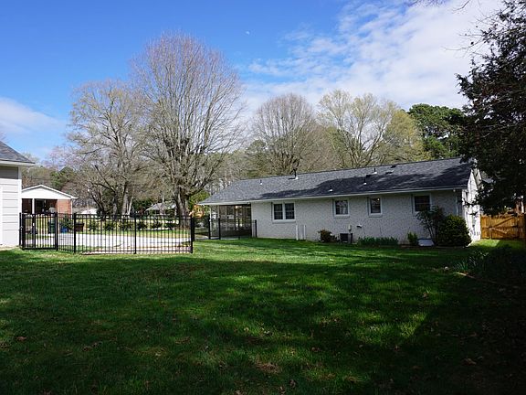 3rd image of 1302 Clinton Rd