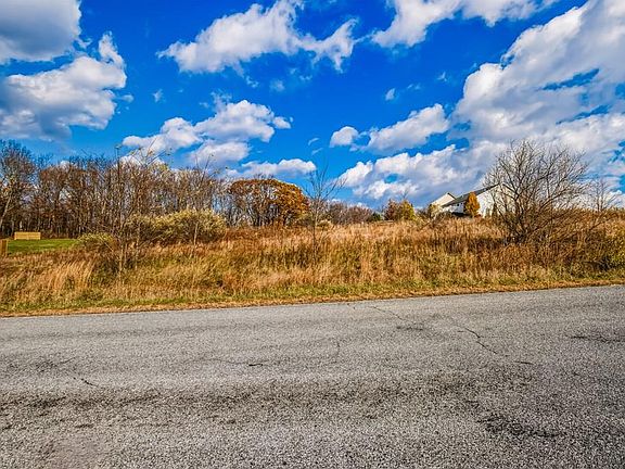 3rd image of 9 Oak Crest Dr #9