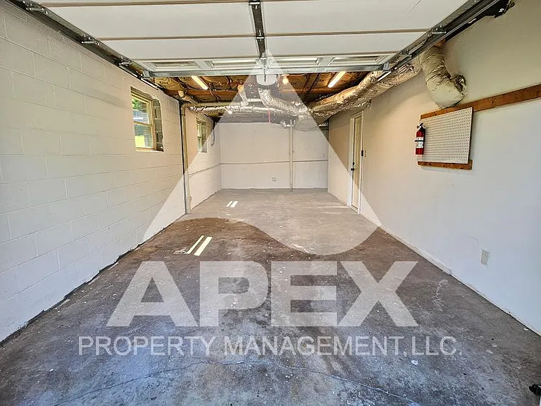 7306 Deane Hill Dr — Photo 29