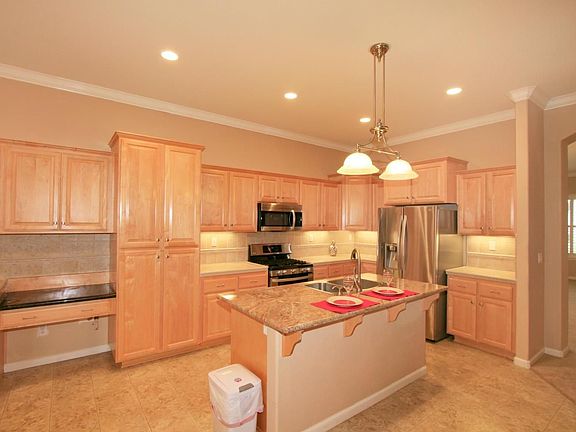 4th image of 824 Glasgow Ct
