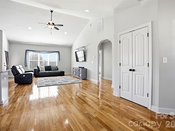 2nd image of 156 Greythorn Dr