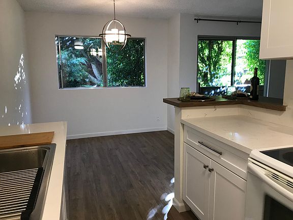 5th image of 5349 Newcastle Ave APT 8