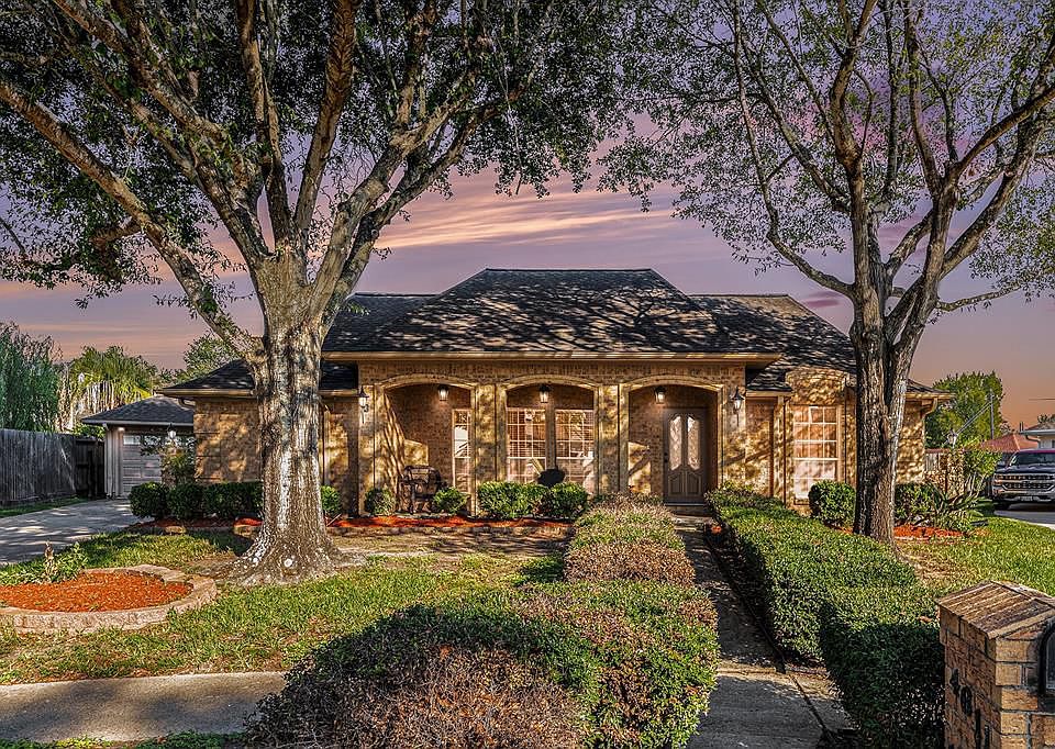 1st image of 4611 Carmel Cir