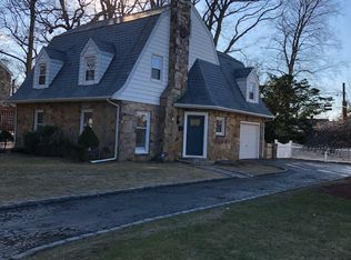 85 Delaware Ave, Freeport, NY 11520