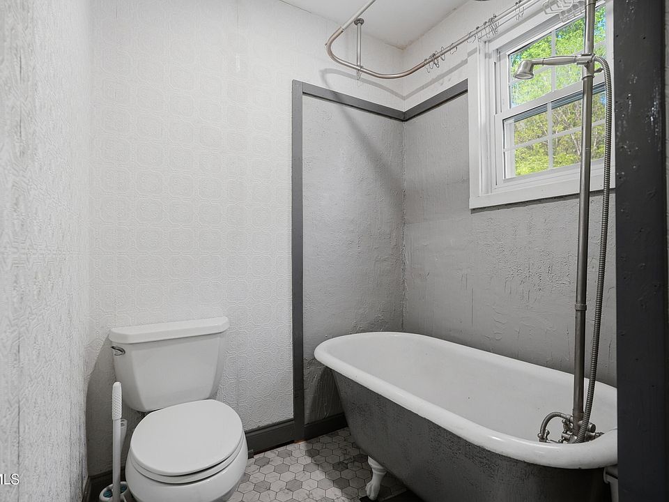 16th image of 251 Charleston St