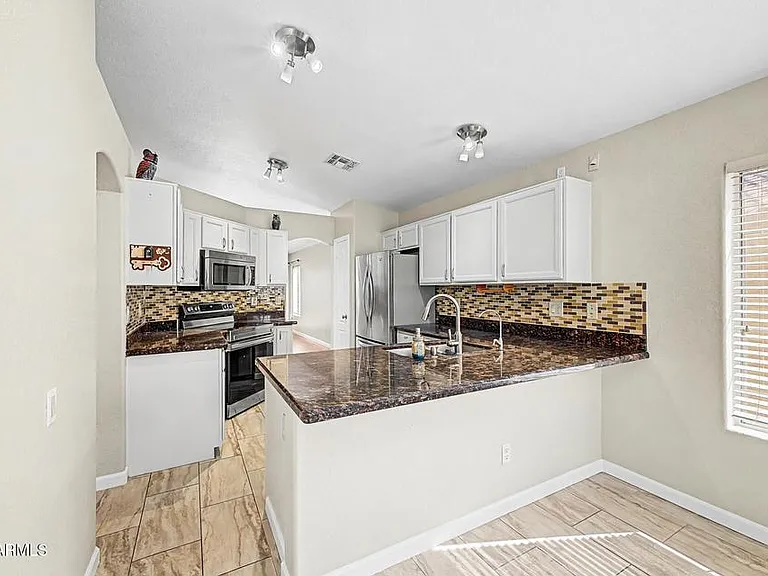 558 W Bluefield Ave — Photo 9