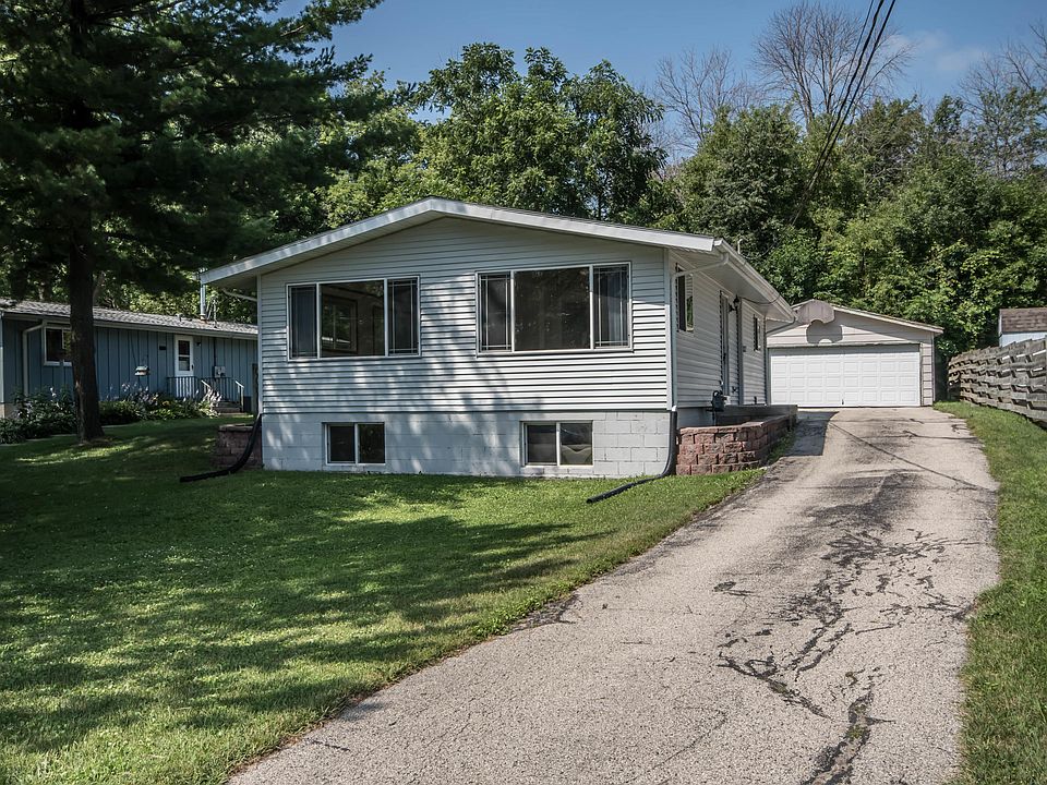 1st image of 3351 Lake Dr