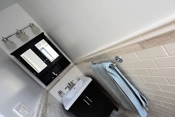 Rented by Clove Realty LLC | media 28