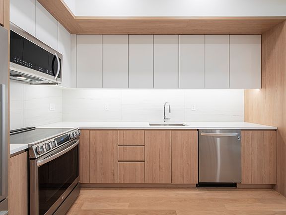 5th image of 276 20th St #Townhouse 3