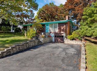 102 Scarboro Dr, Syracuse, NY 13209