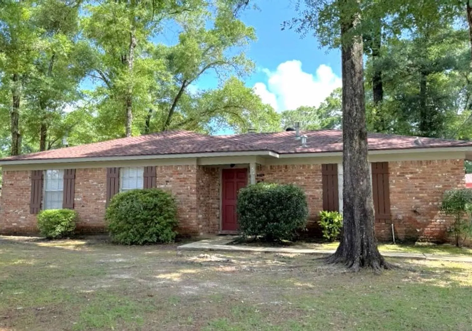 3/2 Brick Home in Satsuma — Photo 1