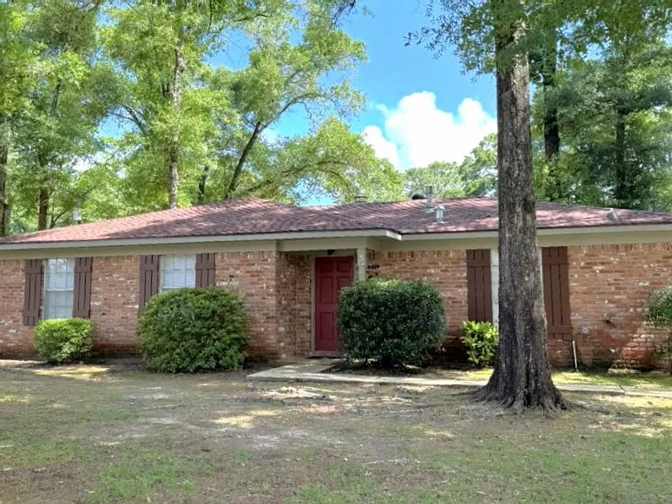 155 Maple Ave E